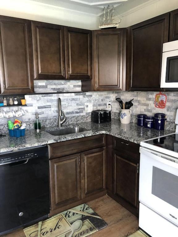 Bayside 1st Floor Oc 2 Br/1ba Pool Close To Jolly Roger/convention Center
