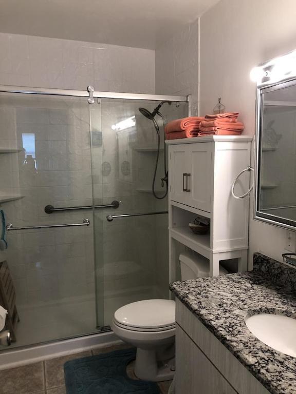 Bayside 1st Floor Oc 2 Br/1ba Pool Close To Jolly Roger/convention Center *